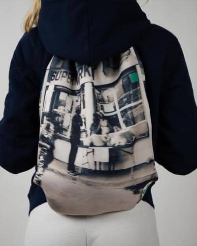 A GREEN BADGE - Sudadera con capucha urbana chic 