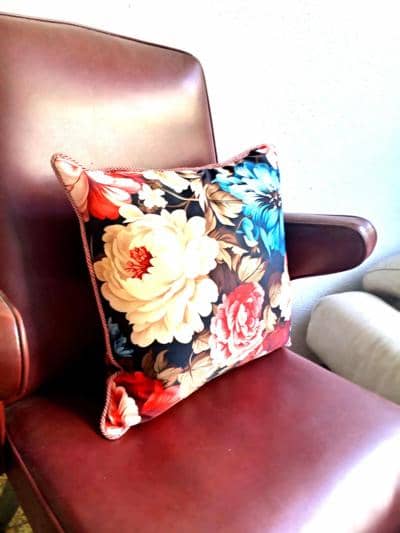 Cojín decorativo floral italiano para revendedores en silla