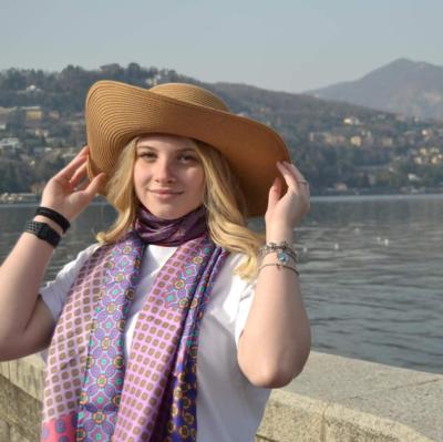 BEA ON THE LAKE - Bufanda con estampado vibrante 