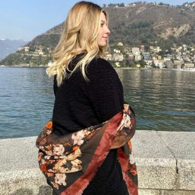 BEA ON THE LAKE - Шаль «Цветочная элегантность» 