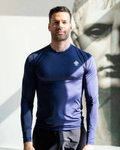 Camisa deportiva de manga larga hecha en Italia para revendedores.