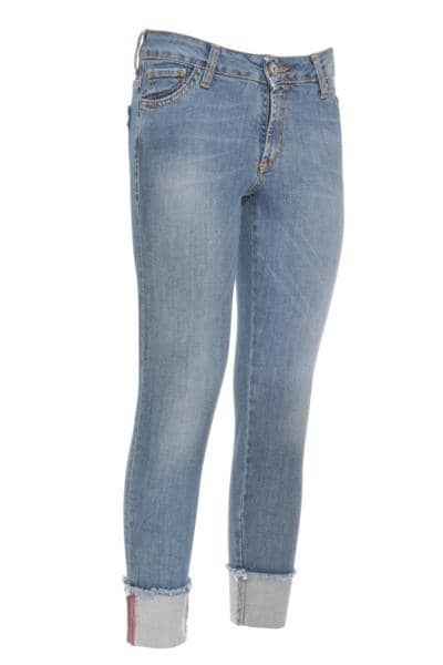 B. WHICH - Jeans attillati 