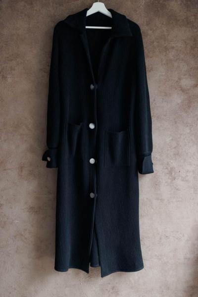 Cardigan largo negro italiano para revendedores al por mayor