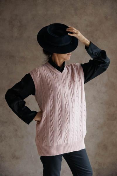 Chaleco rosa de punto trenzado Made in Italy para distribuidores