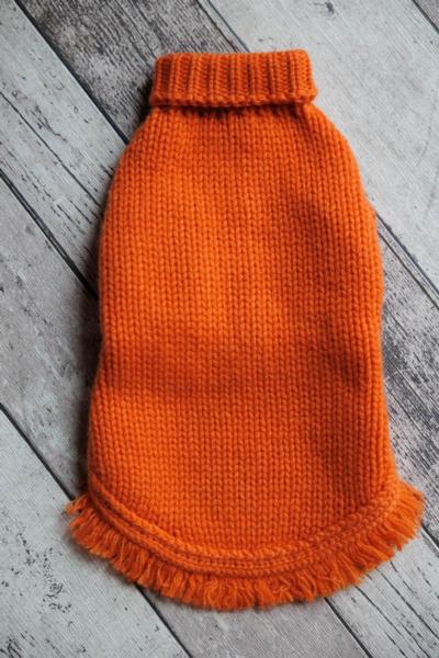 Suéter naranja tejido para perros hecho en Italia para distribuidores