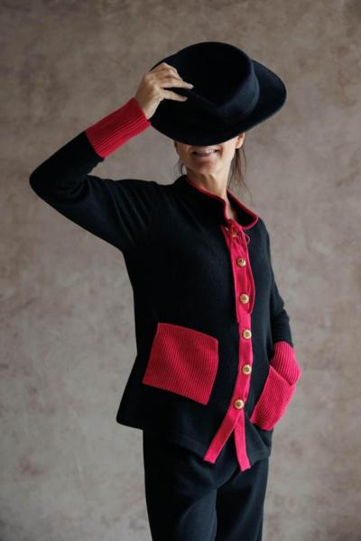 Cárdigan italiano negro y rojo para revendedores