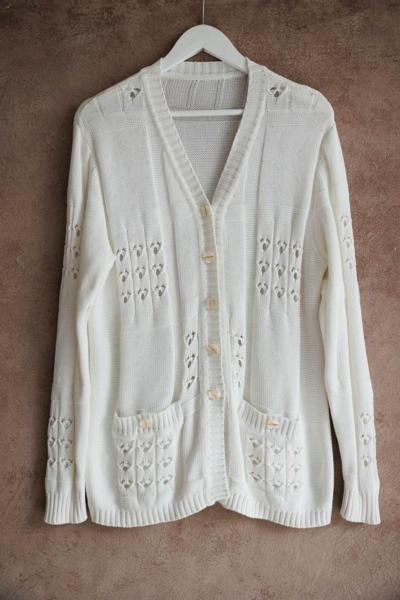Cardigan lavorato a maglia bianco per rivenditori, made in Italy