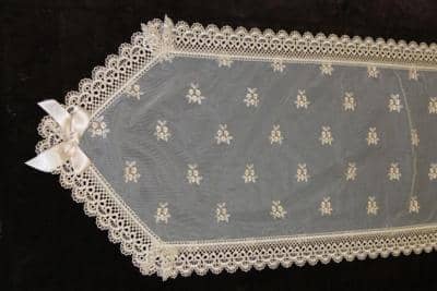CREAZIONI ARTISTICHE - RUNNER IN LACE 