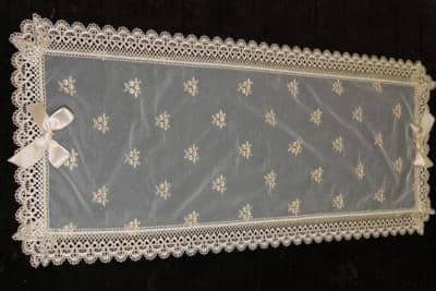 CREAZIONI ARTISTICHE - Corredor em renda 