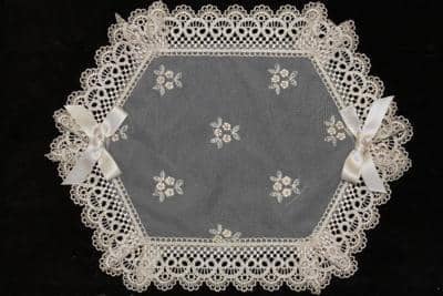 CREAZIONI ARTISTICHE - RUNNER IN LACE 