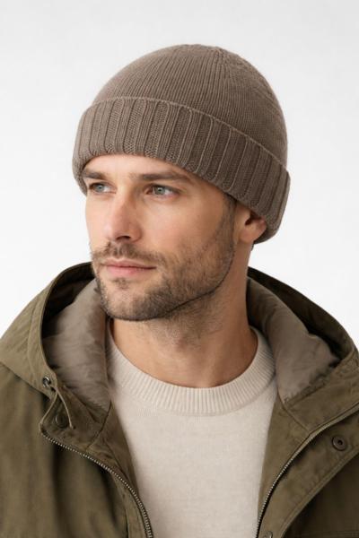 DUE TOSCANI - Bonnet en maille côtelée taupe 