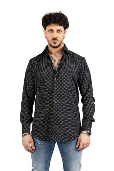 Camisa negra con patrón italiana para mayoristas
