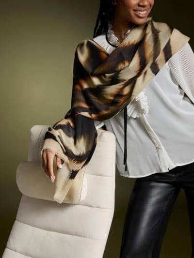 LARIOSETA - Bufanda con estampado salvaje 