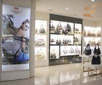 Manufacturer in Italy of handbags and accessories in leather and