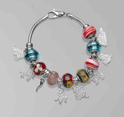 International GOLD & SILVER - Pulsera con dijes de colores