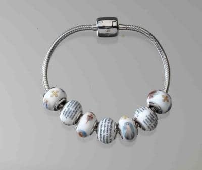 International GOLD & SILVER - Pulsera con Dijes Religiosos
