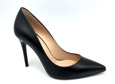 Black leather Italian high heel pump for resellers