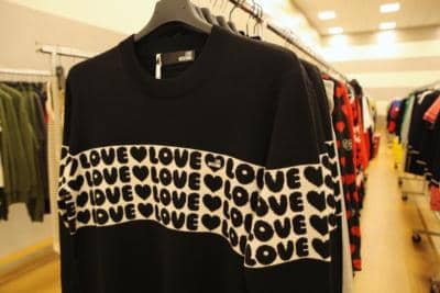 KARMA - Liebe Moschino-Kleidung 