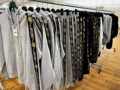 KARMA - Liebe Moschino-Kleidung 