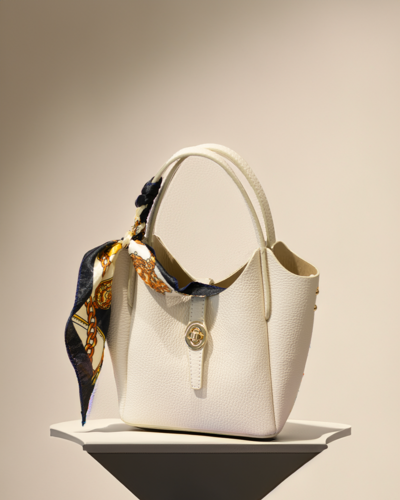 Bolso blanco de cuero con pañuelo hecho en Italia para revendedores