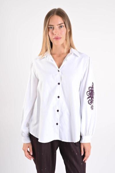 Camicia bianca italiana con ricamo per rivenditori