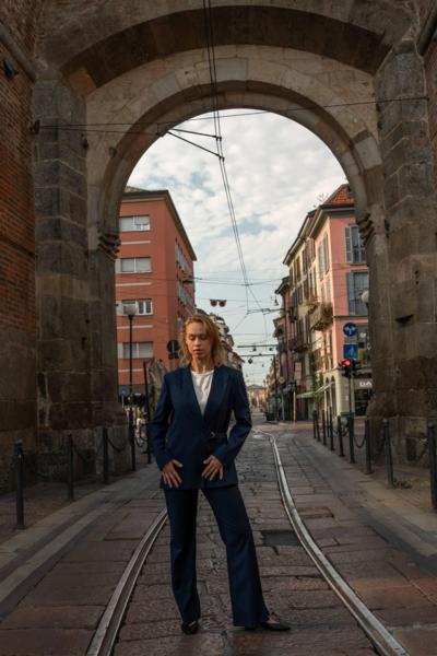 Italian tailored navy suit for resellers, elegant design