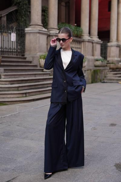 Italian wide-leg navy suit for resellers wholesale