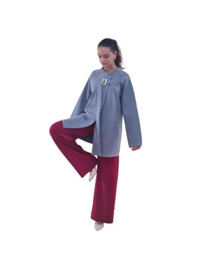 Abrigo gris con hebilla de fabricante italiano para revendedores