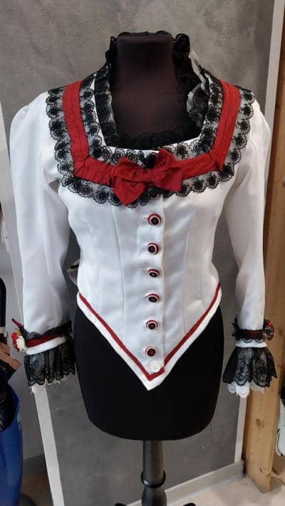 SINANI - Elegante camicetta in pizzo 