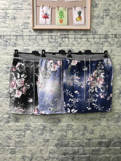 Pantalones cortos florales italianos, ideales para revendedores.